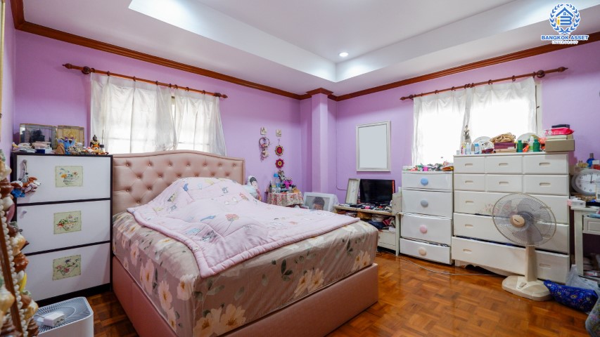 บ้านเดี่ยวมือสองนนทบุรี หน้าบ้านไม่ชนใคร โครงการ ประชานิเวศน์3 สามัคคี-ประชาชื่น  เนื้อที่กว้าง 50 ตร.ว. ฟังก์ชันครบครัน 4 ห้องนอน 2 ห้องน้ำ 1 ห้องนั่งเล่น แถมเครื่องปรับอากาศ 3 เครื่อง พร้อมพื้นที่ใช้สอย 198 ตร.ม.  บนทำเลเมืองติด ถ.สามัคคี และถ.ติวานนท์ ใกล้รถไฟฟ้าสายสีมชมพู "สถานีสามัคคี"